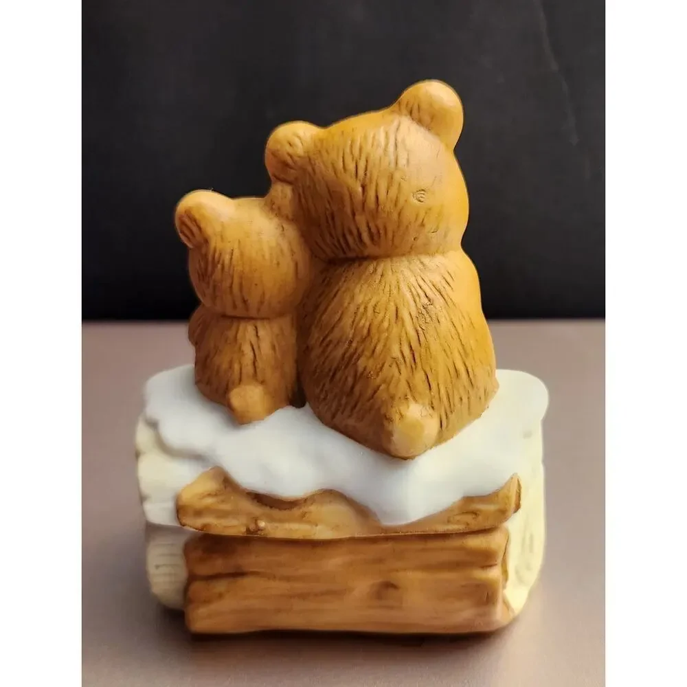 House of Lloyd “Christmas Around the World Cuddly Beary” Ceramic Candle Holder